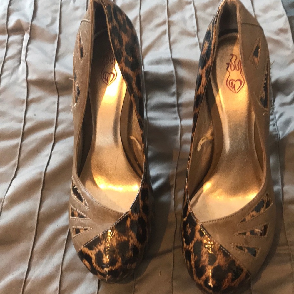 Heels - Picture 4 of 4